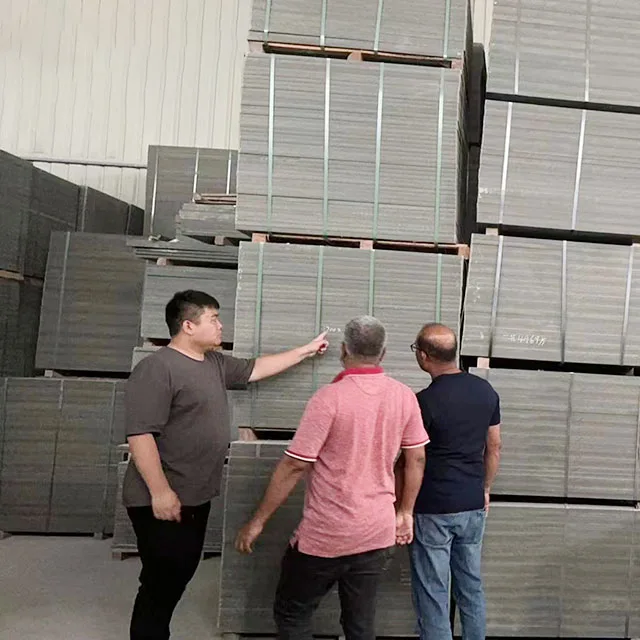 Mașini de fabricare a cărămizii Paleți